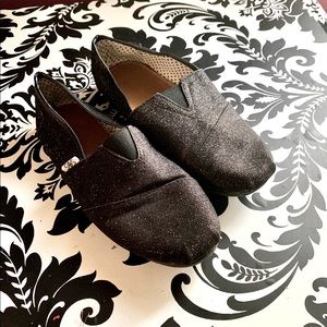 SOS BLACK GLITTER SLIP ONS